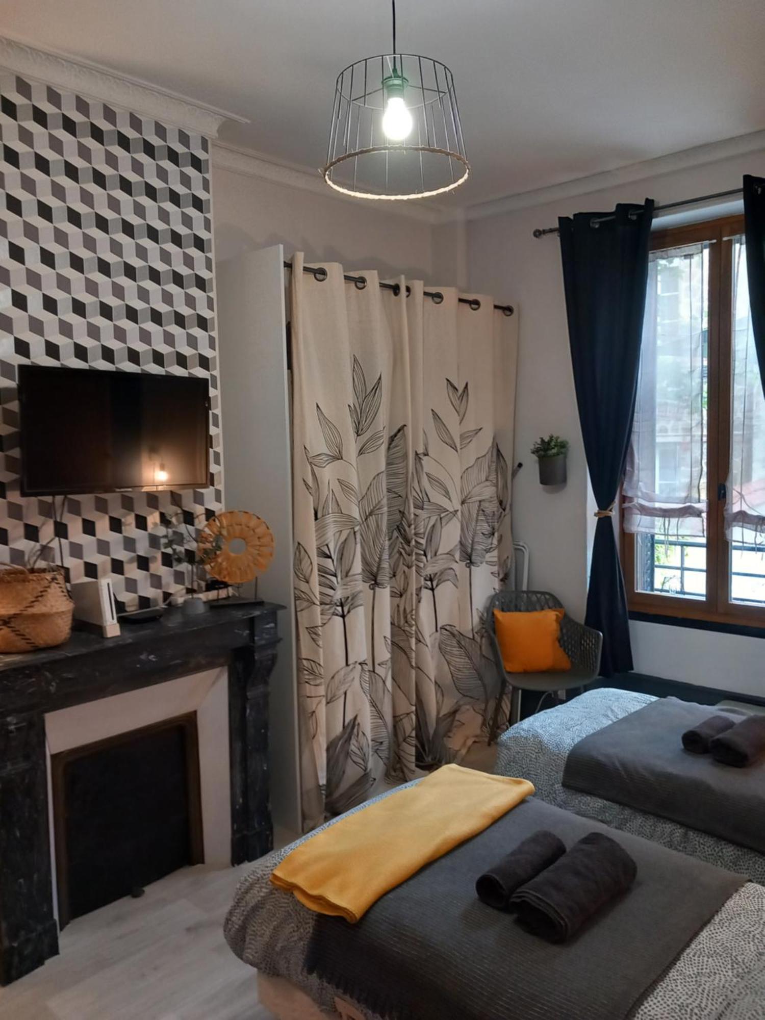 Les Loges Du Theatre Degustation Champagne Offerte Jacuzzi Sauna Jeux Velos Maison Prive 150M2 Historique 14Pers Max Emplacement Exceptionnel Et Chic, 200M De L'Avenue De Champagne, Gare, Musee, Jardins, Restaurations, Toutes Commodites Épernay Eksteriør bilde